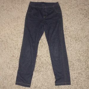 A 5-6 yr old girl jean